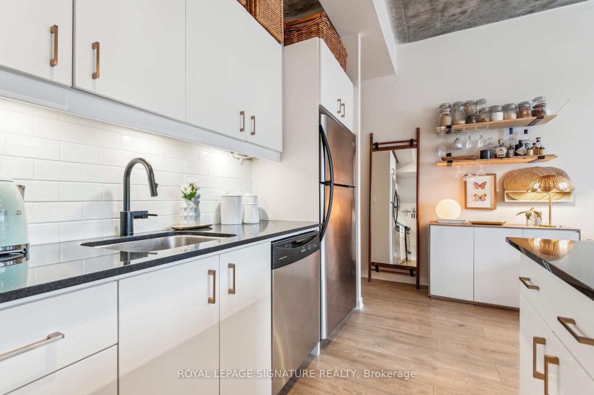 201 Carlaw Avenue Unit 702 photo 19