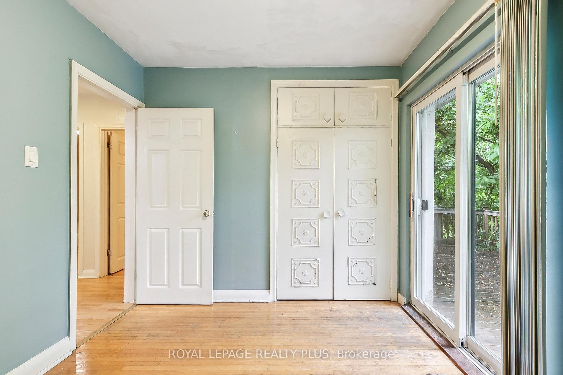 4236 Bloor Street photo 16