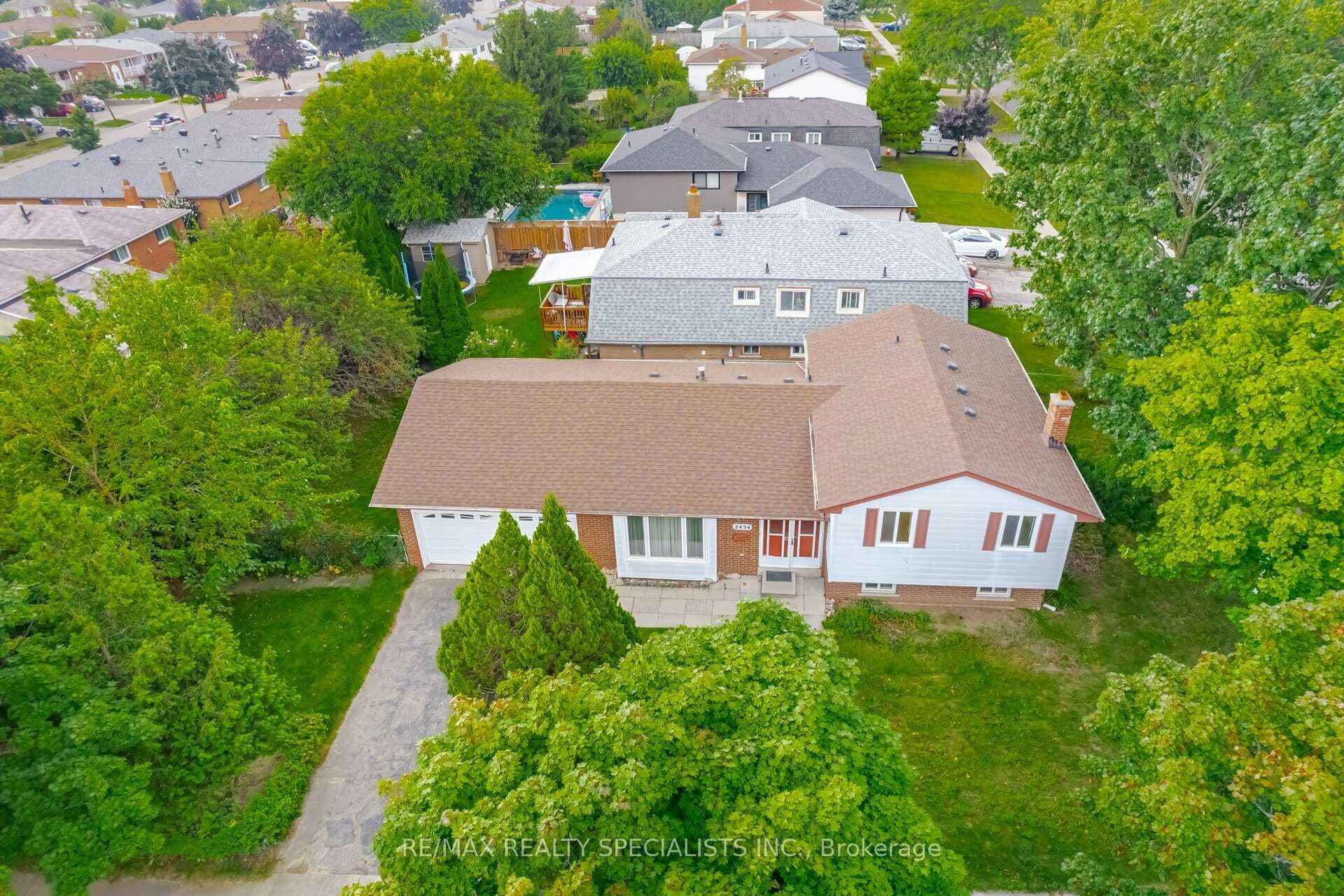 2454 Goodison Avenue photo 34