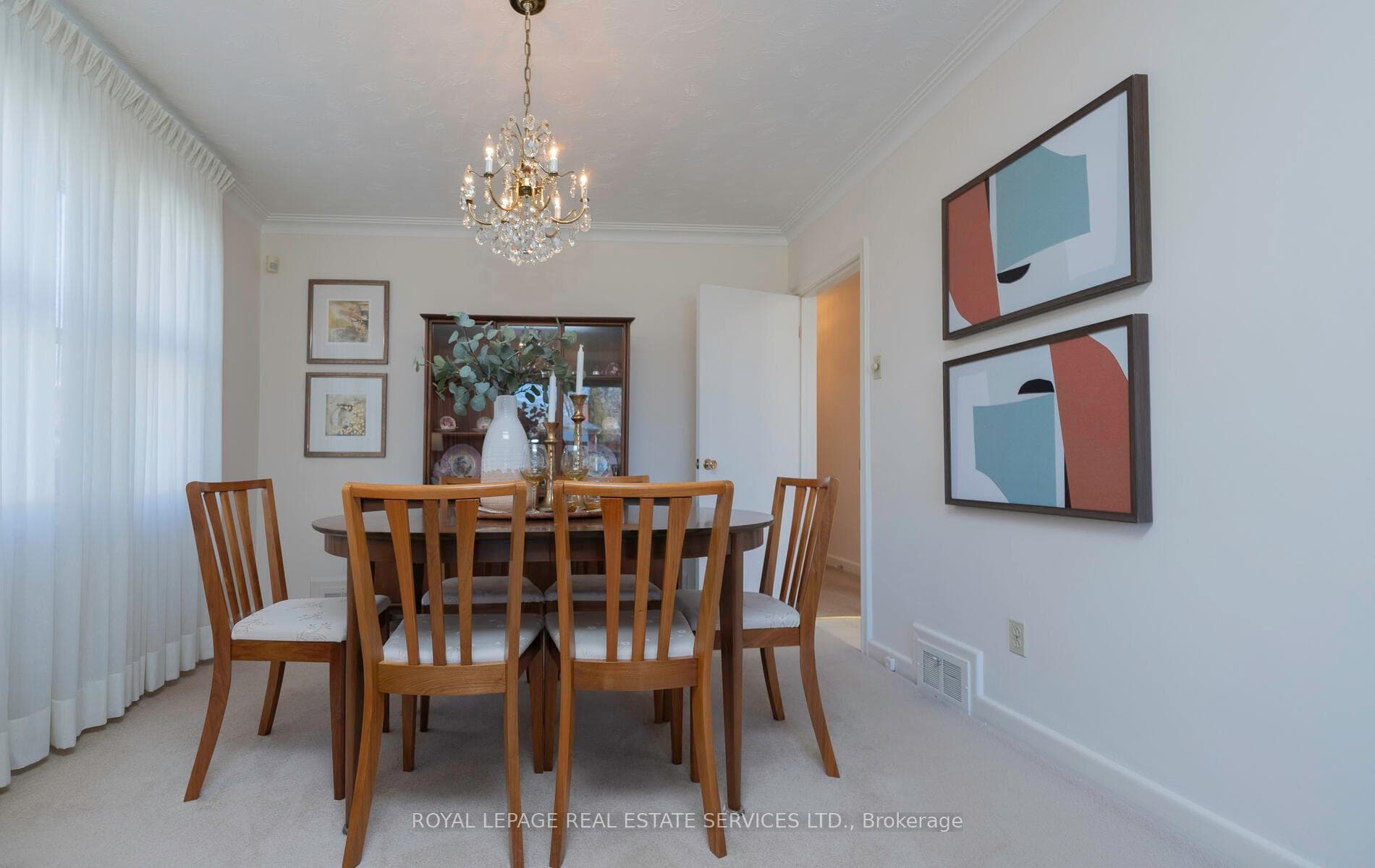 Dining Room, Broadloom