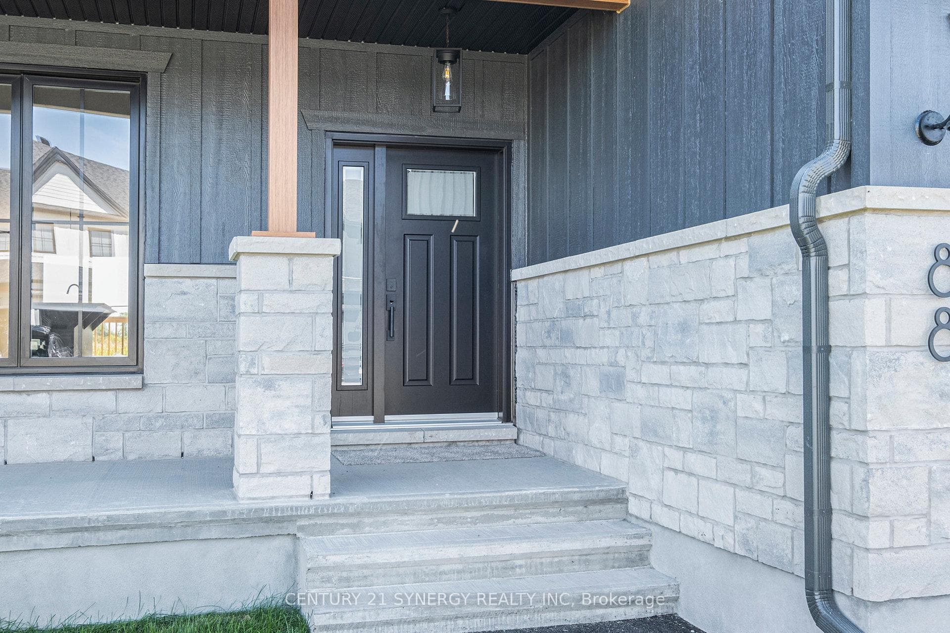 88 HELEN Street photo 3