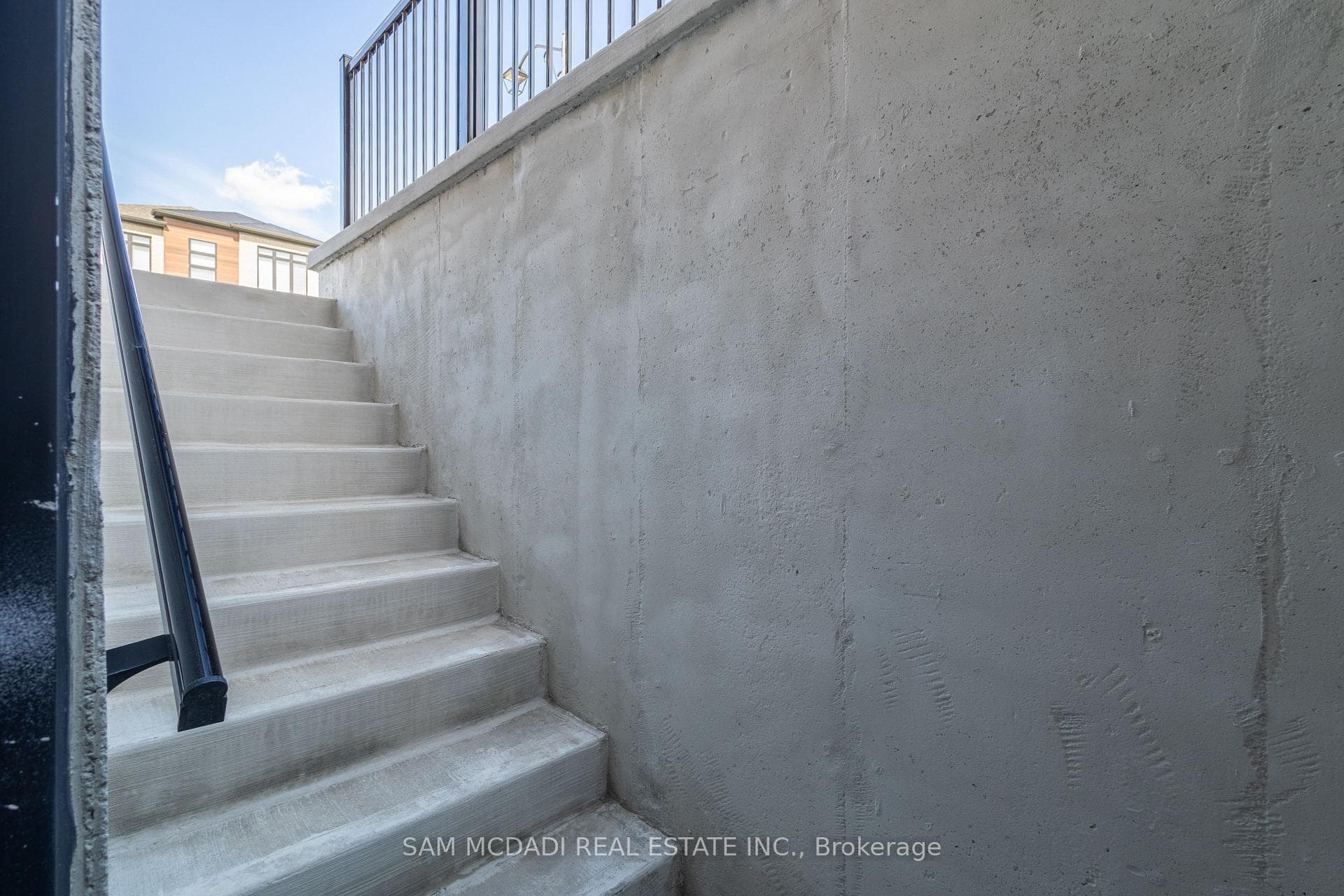 2151 Hallandale Street photo 38
