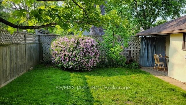 640 Mary Street photo 42