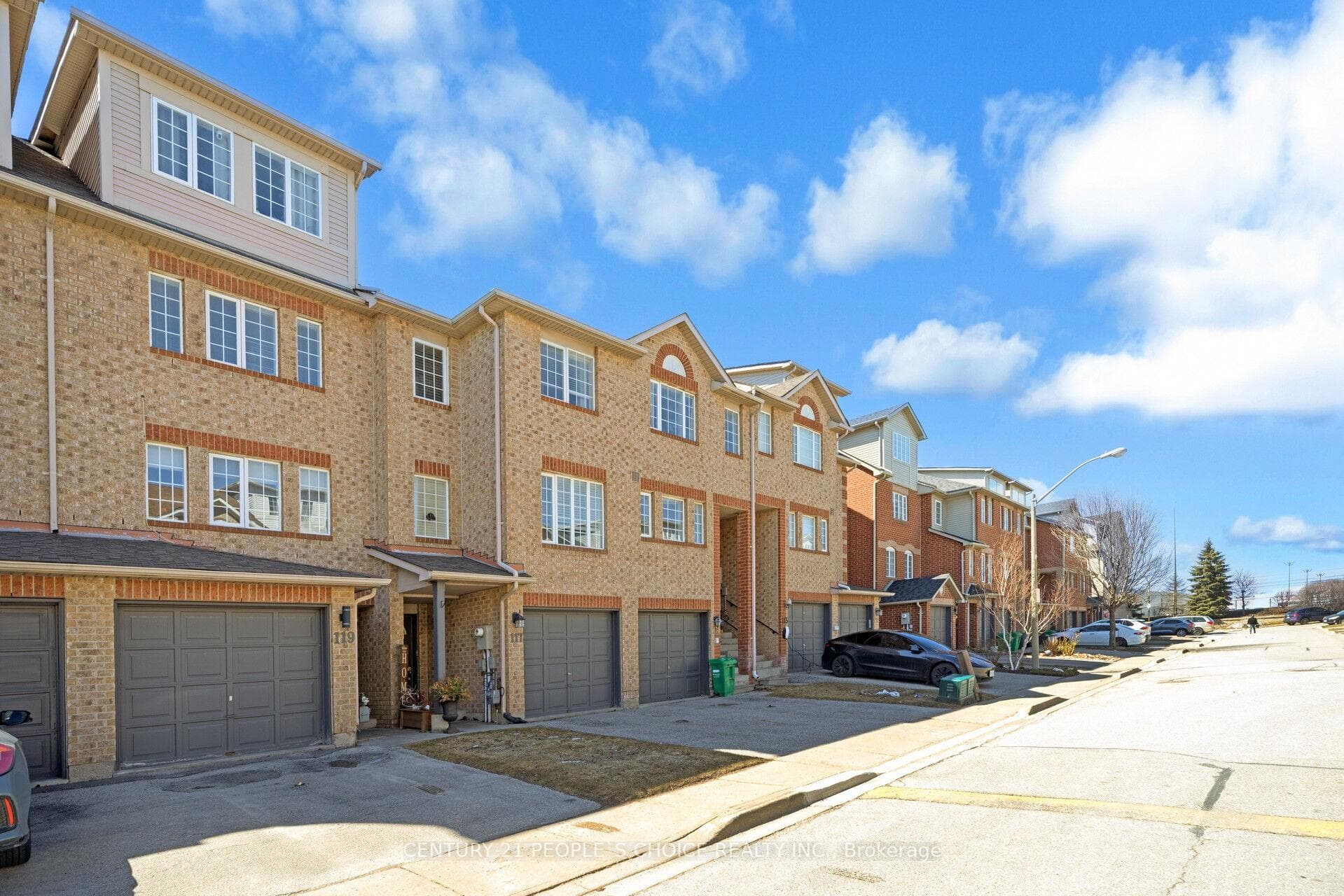 119 Spadina Road photo 2