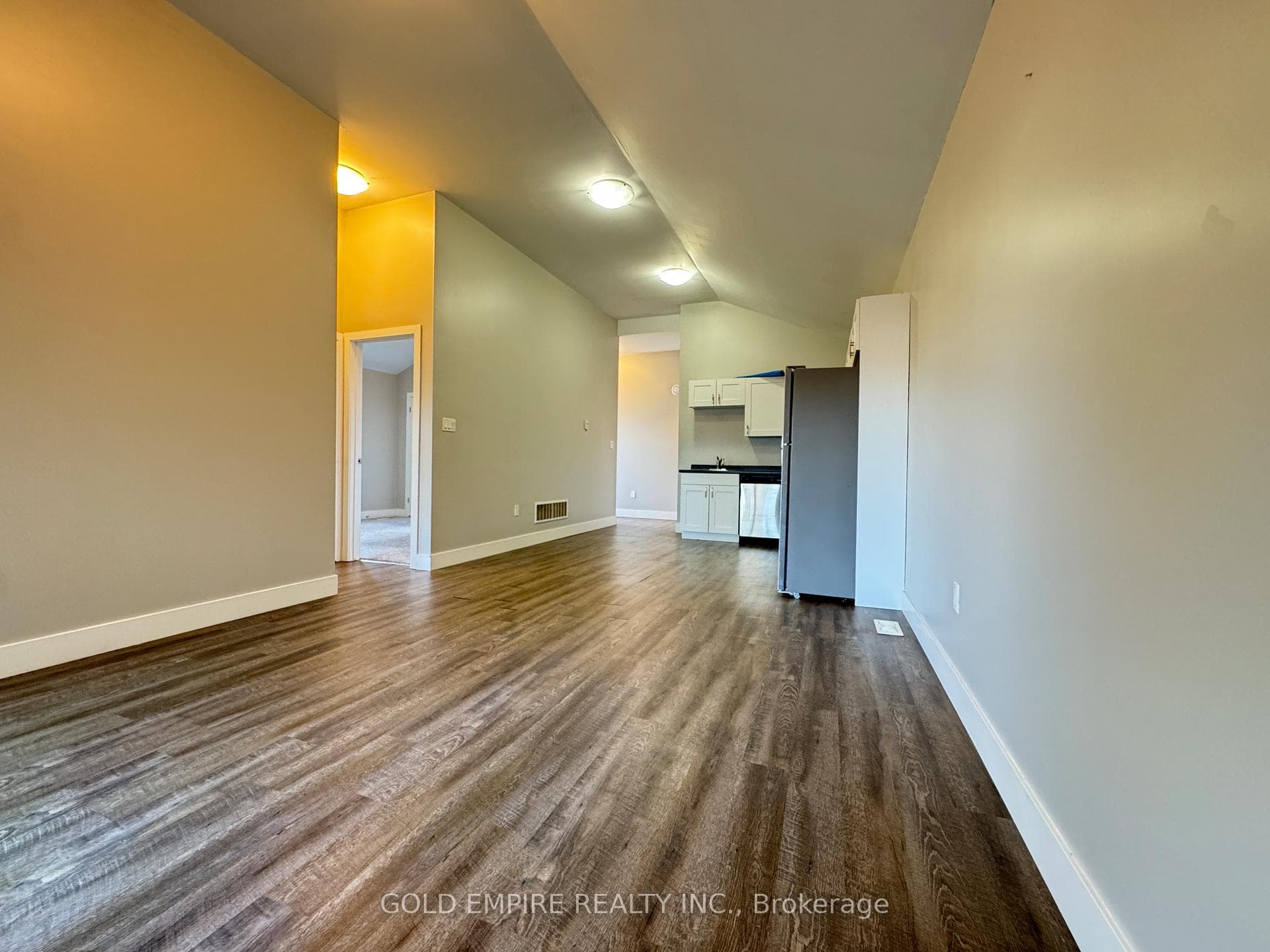 261 Cairn Street photo 10