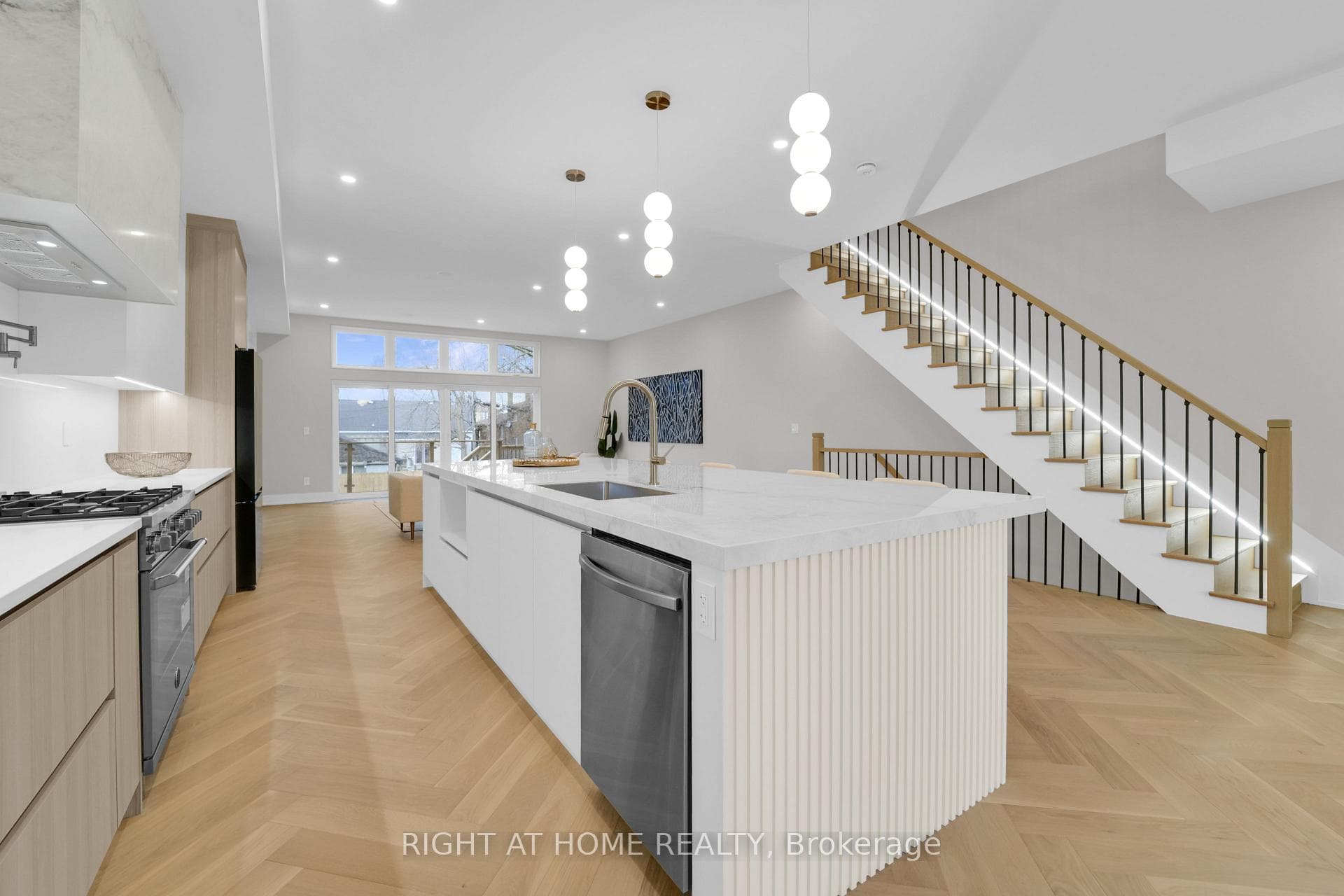 38 Albright Avenue photo 4