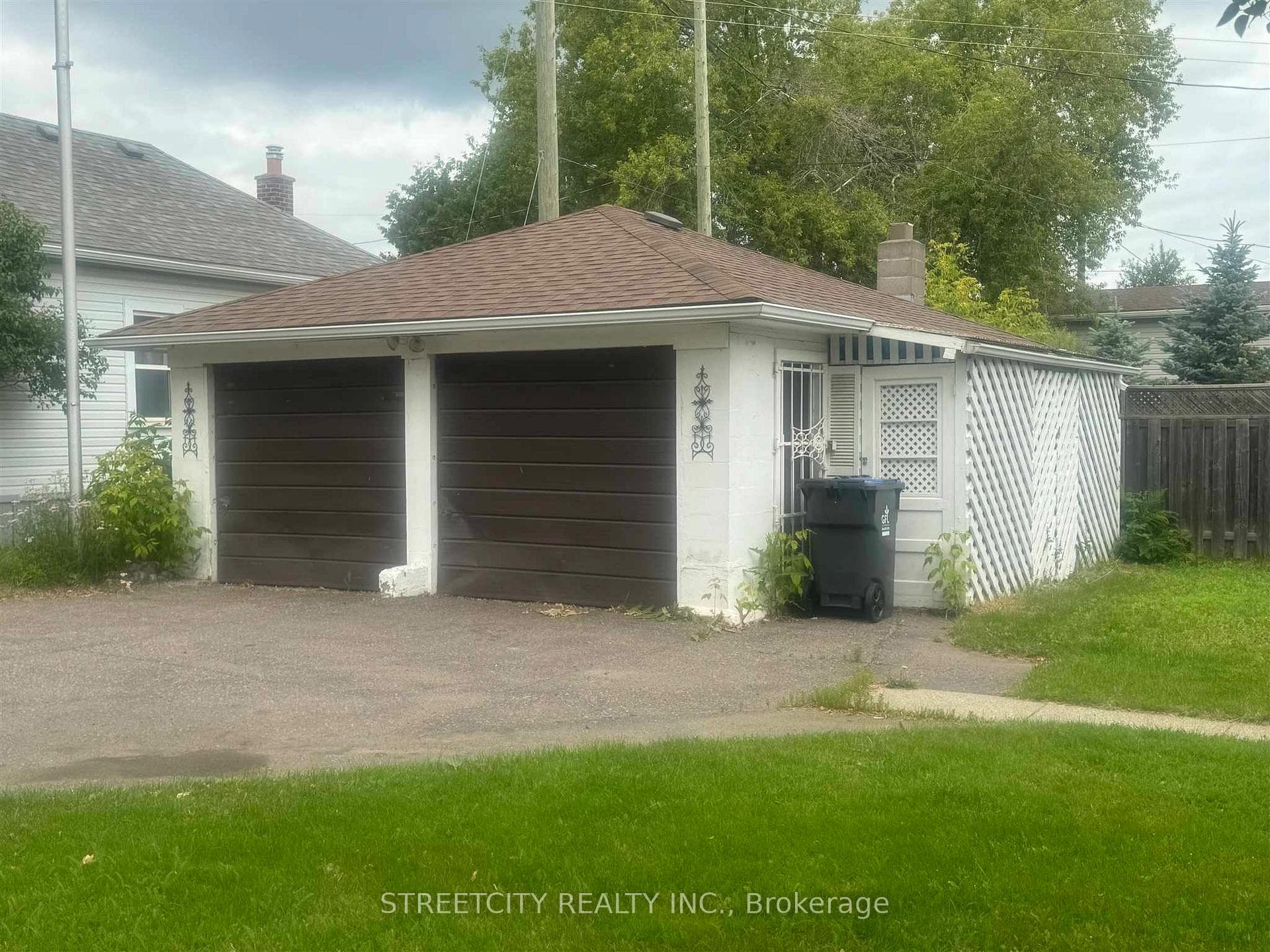 1225 Brown Street photo 2