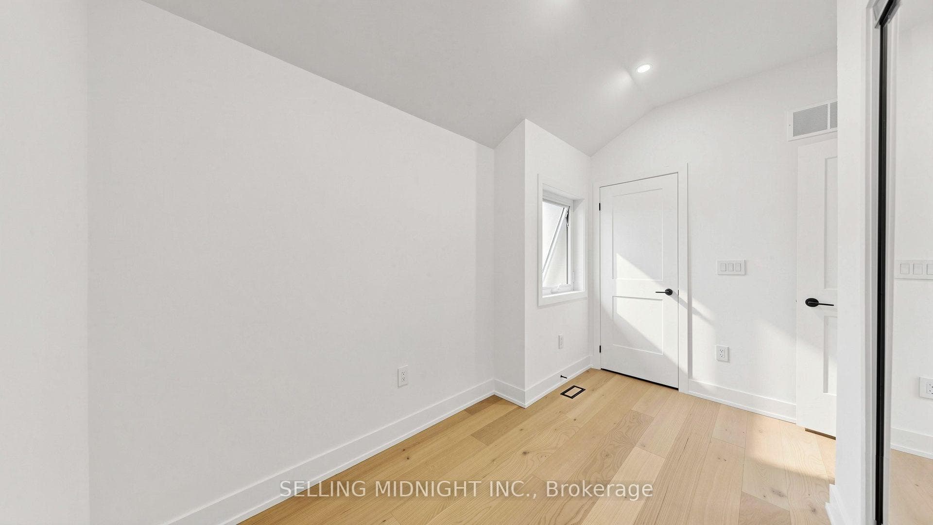 42 Guthrie Avenue photo 35