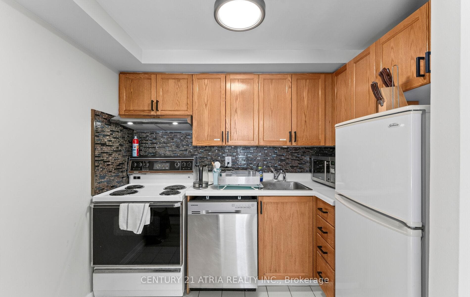 55 Centre Avenue Unit 1402 photo 17