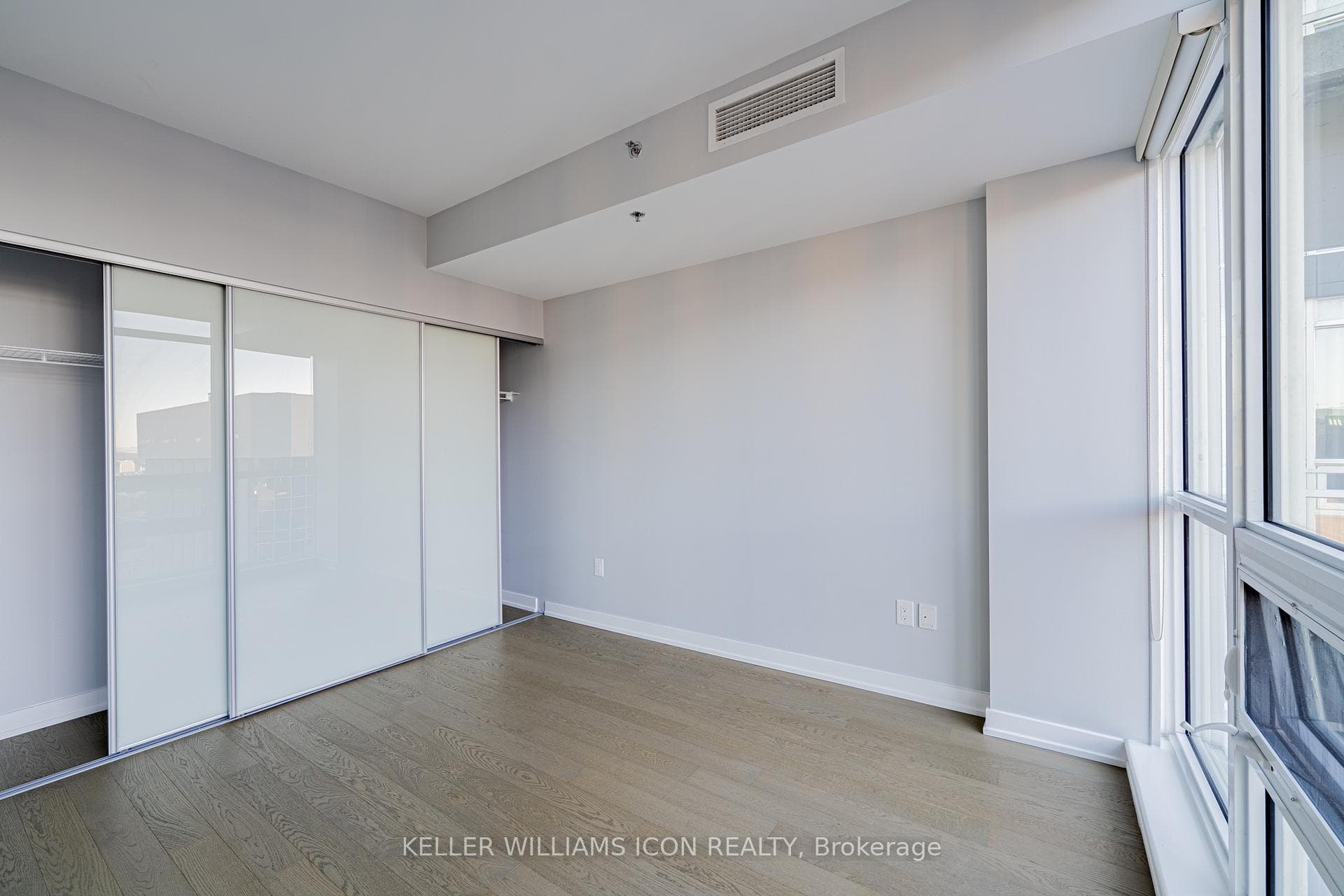 199 Slater Street Unit 2015 photo 24