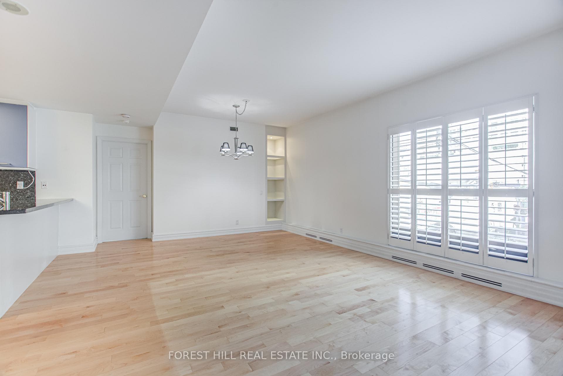 38 Avenue Road Unit 201 photo 12