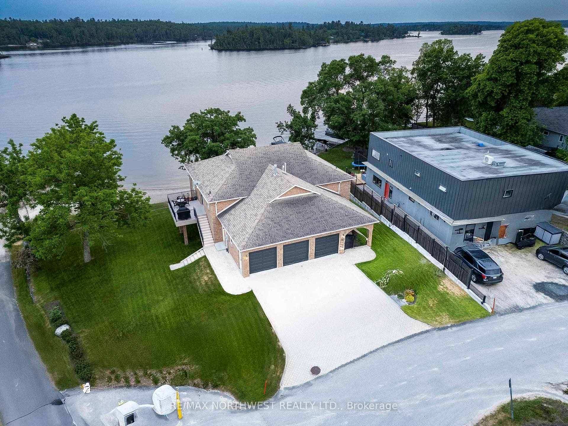 110 Lakeside Crescent photo 43