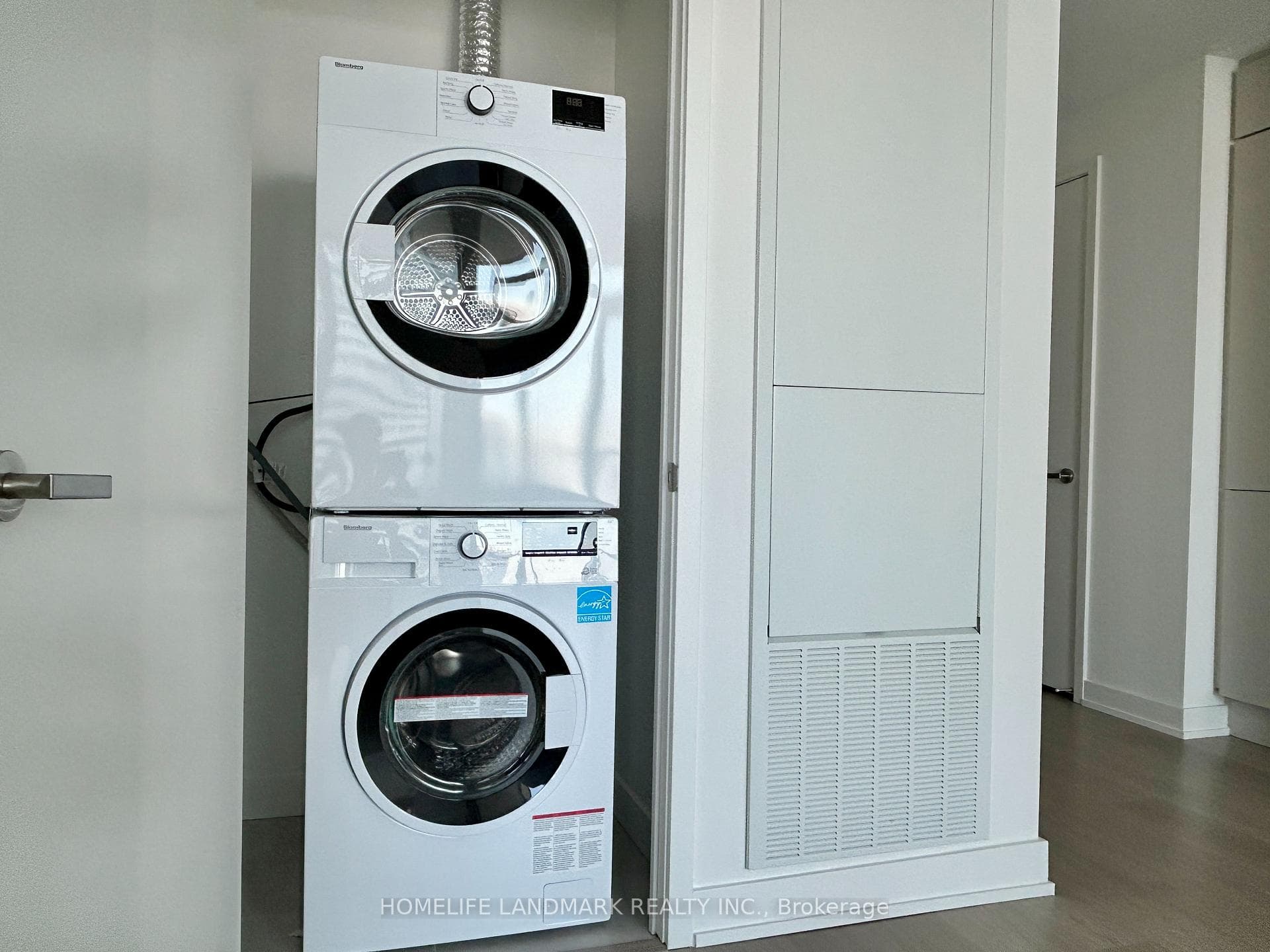 448 Burnhamthorpe Road Unit 3206 photo 11