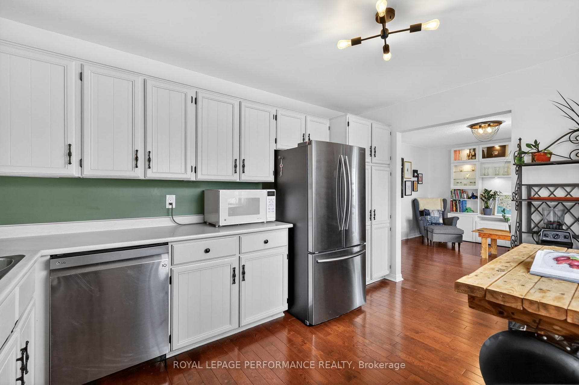 2 Canbury Crescent photo 20