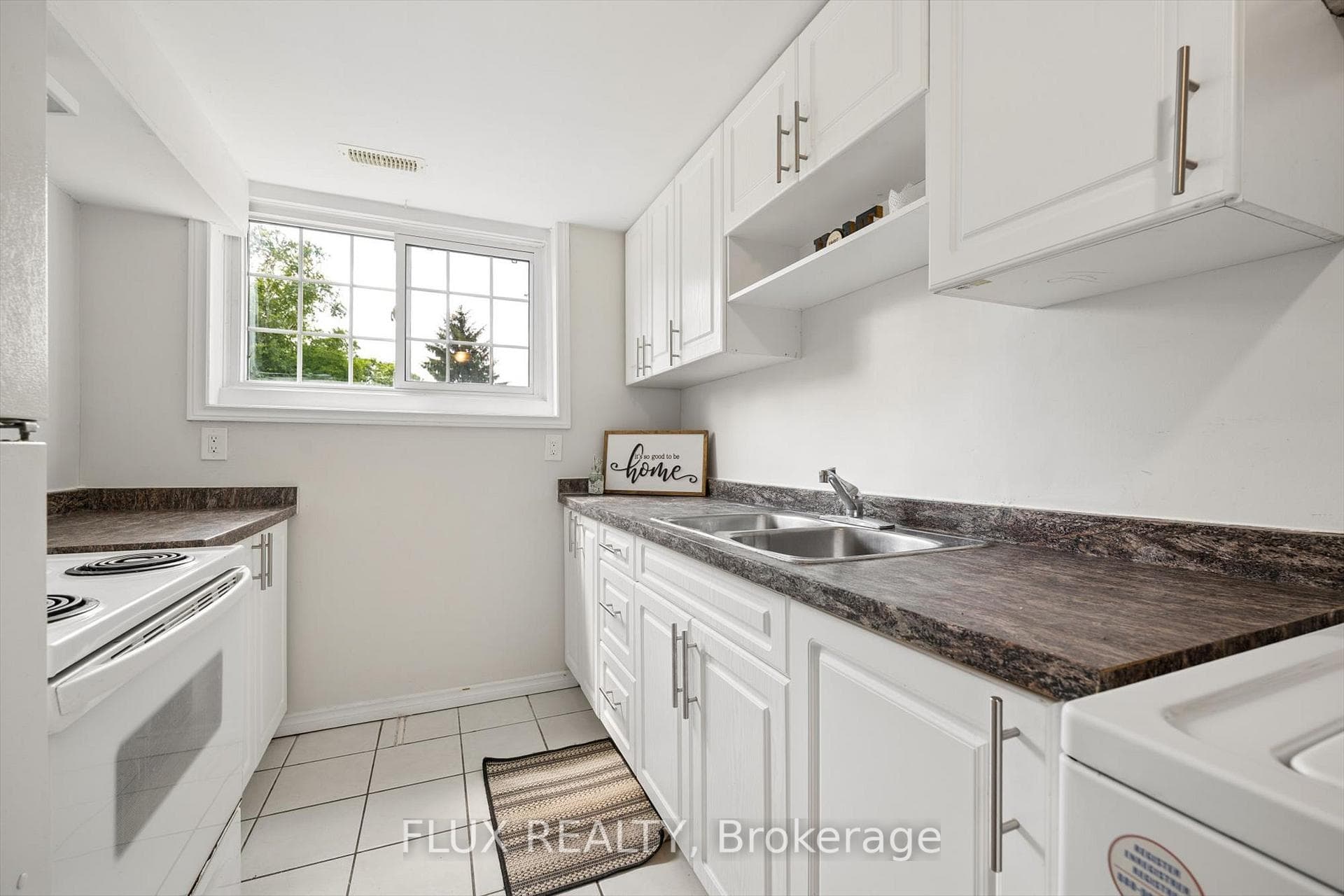 154 Graham Crescent photo 23