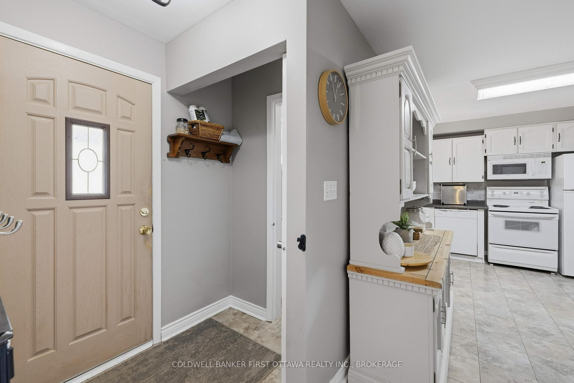 695 Laidlaw Crescent photo 19