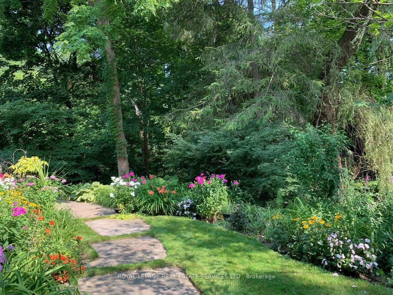 1726 The Pines N/A photo 39