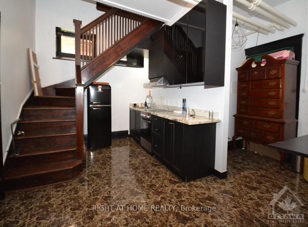 17 MARLBOROUGH Avenue Unit 100 photo 6
