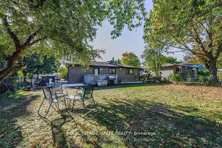 4 Drayton Crescent photo 47