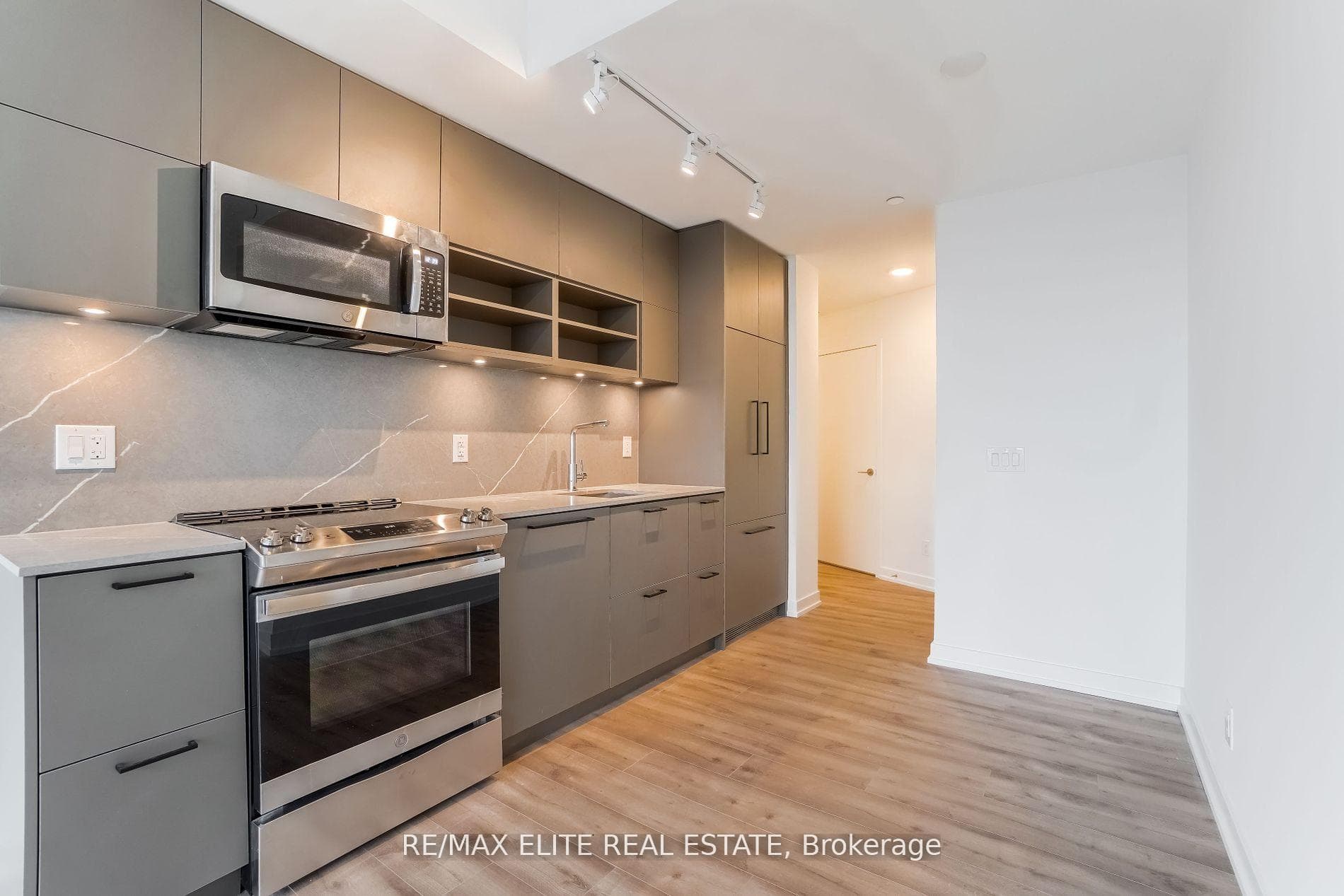 135 East Liberty Street Unit 1003 photo 5