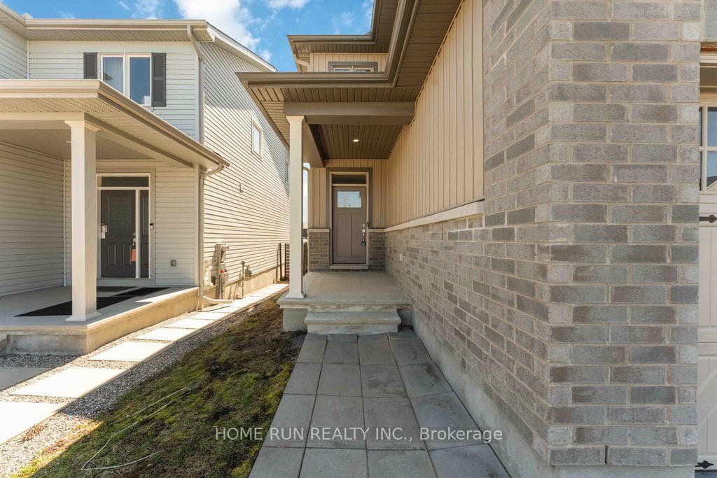 95 Shinny Avenue photo 2