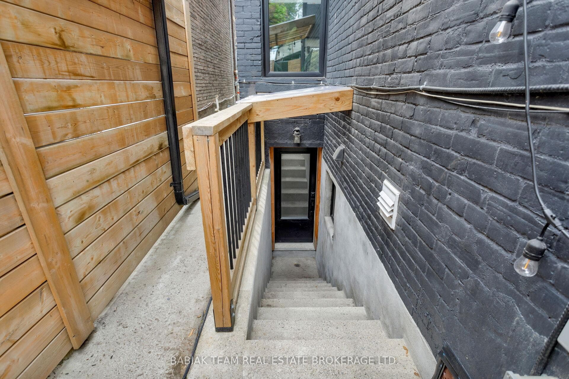 497 Keele Street photo 45
