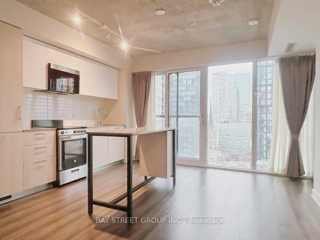 65 Mutual Street Unit 1805 photo 2