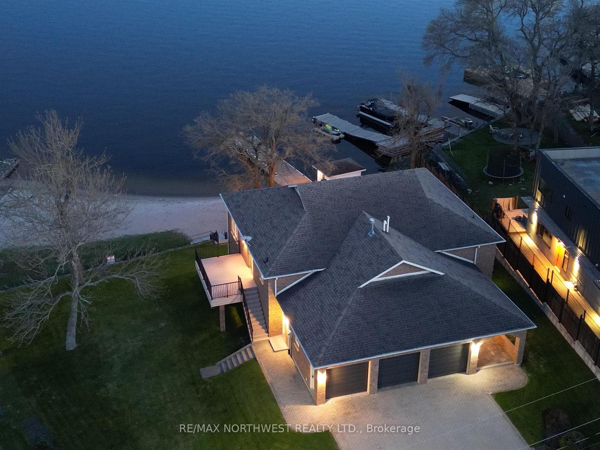110 Lakeside Crescent photo 4