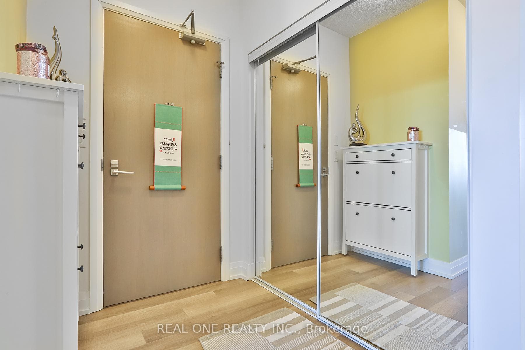 7167 Yonge Street Unit 819 photo 4