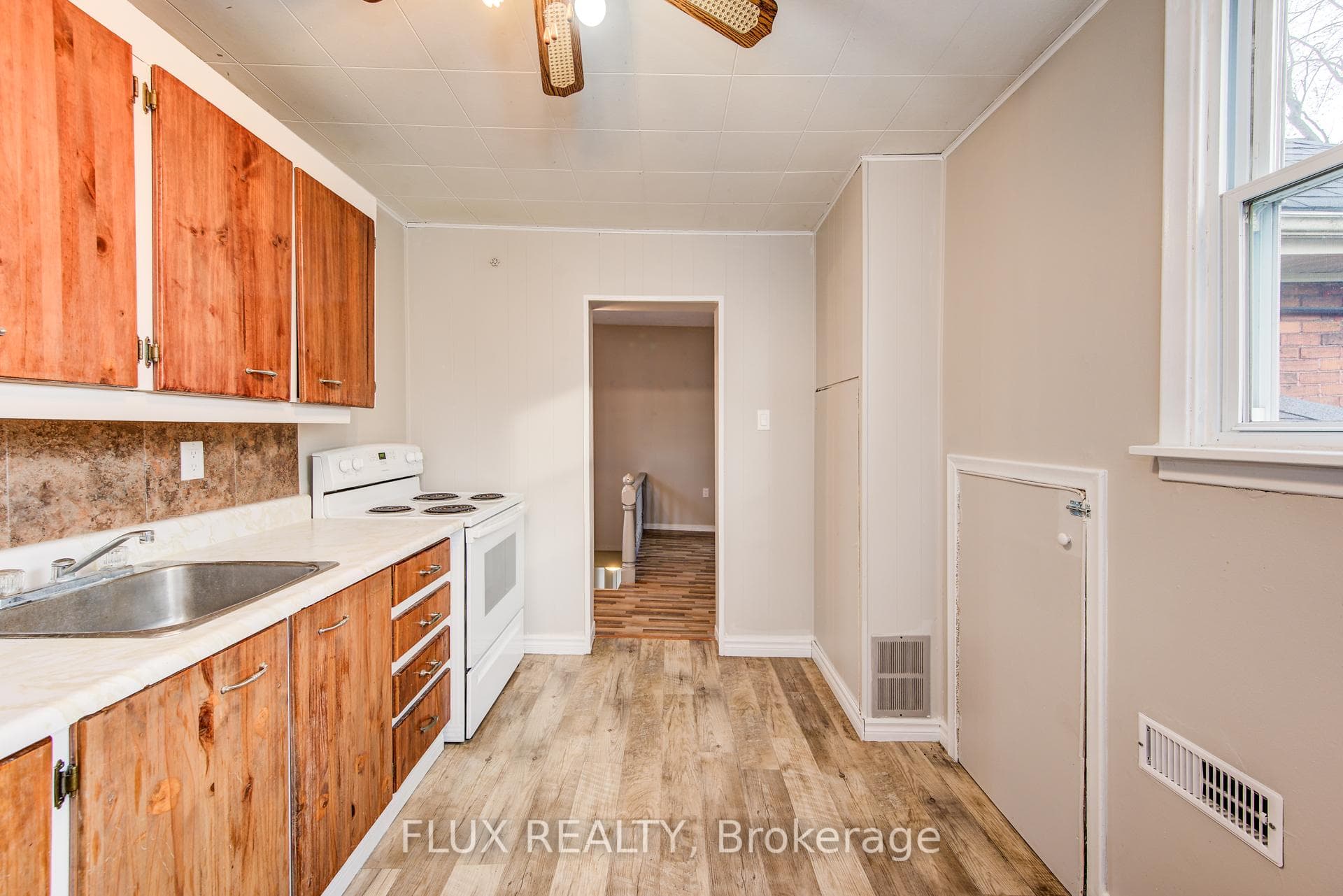 228 Nile Street photo 10