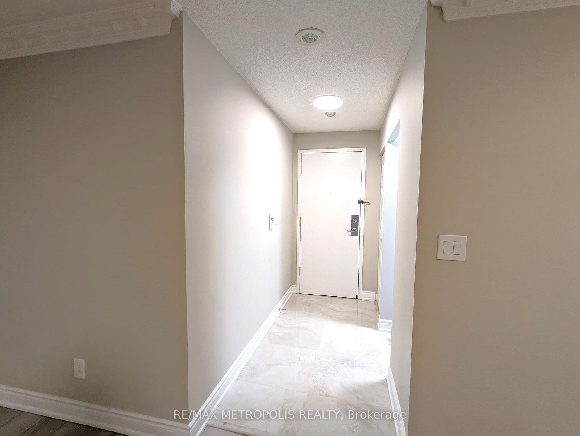 68 Corporate Drive Unit 832 photo 3