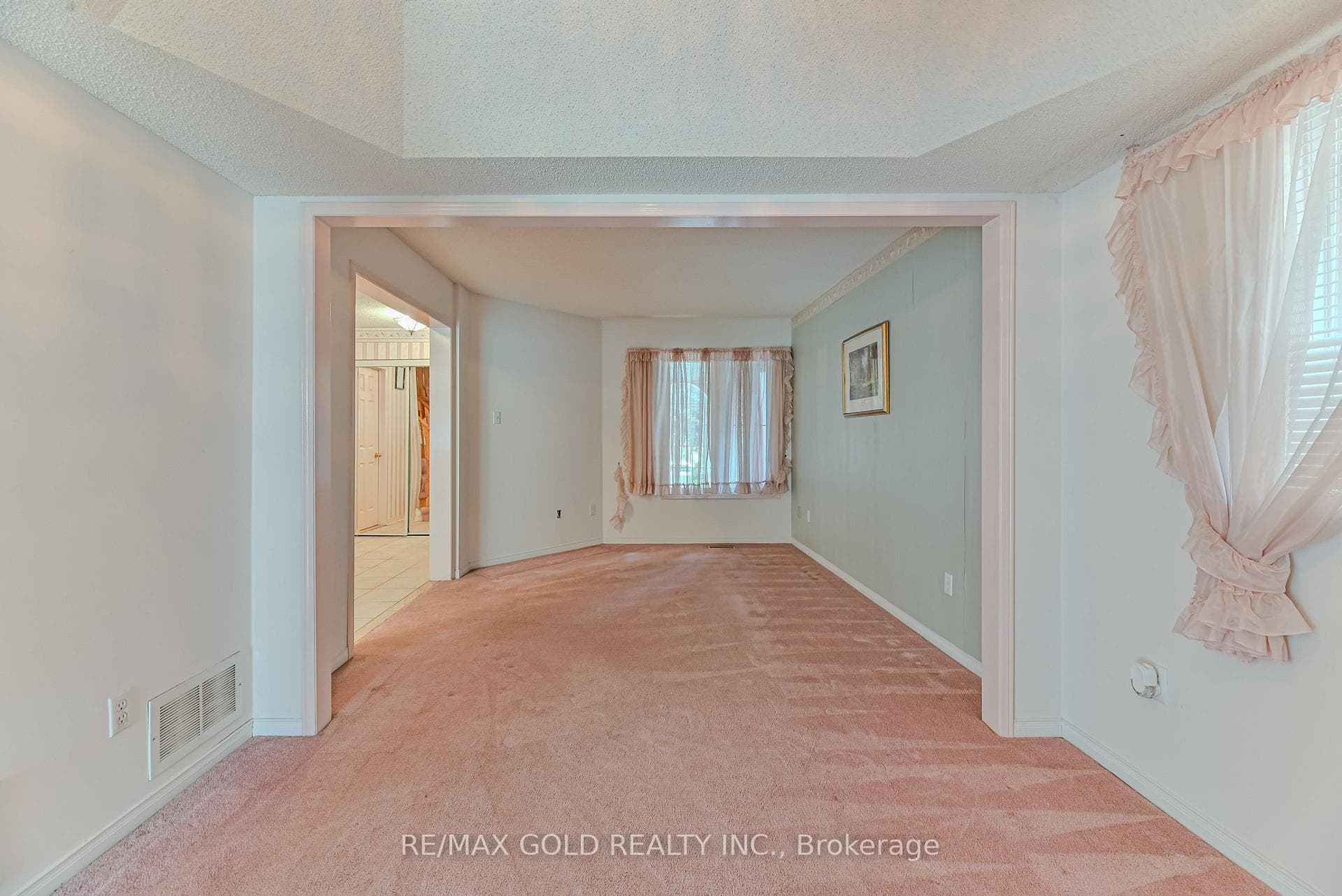27 Bighorn Crescent photo 9
