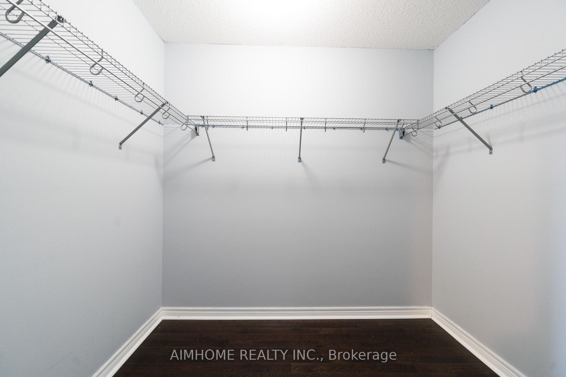 7 Winisk Street photo 20