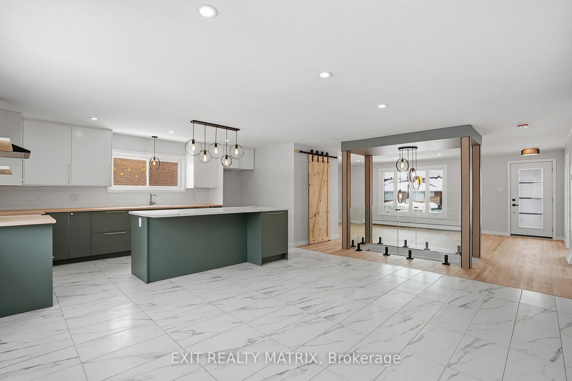 805 Cartier Boulevard photo 11