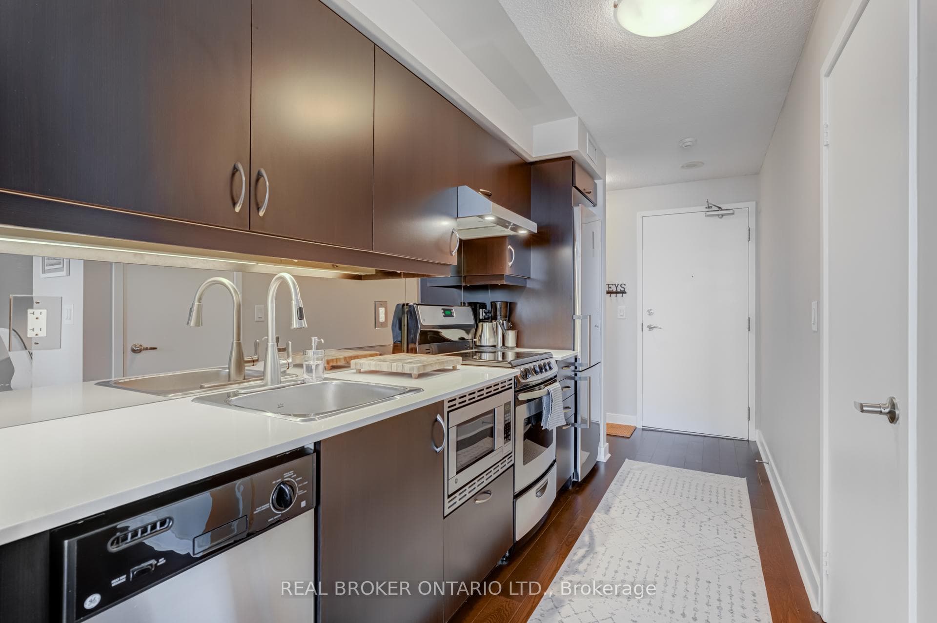 320 Richmond Street Unit 1516 photo 3