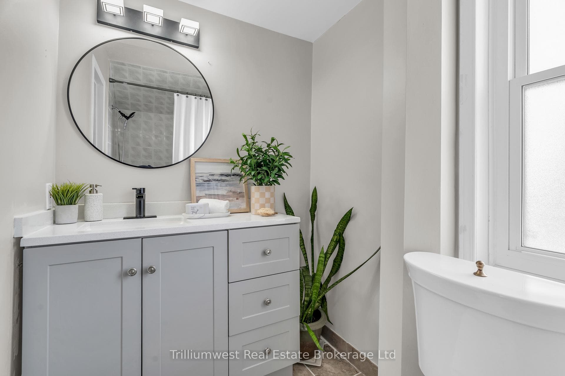 131 Waterloo Street photo 25