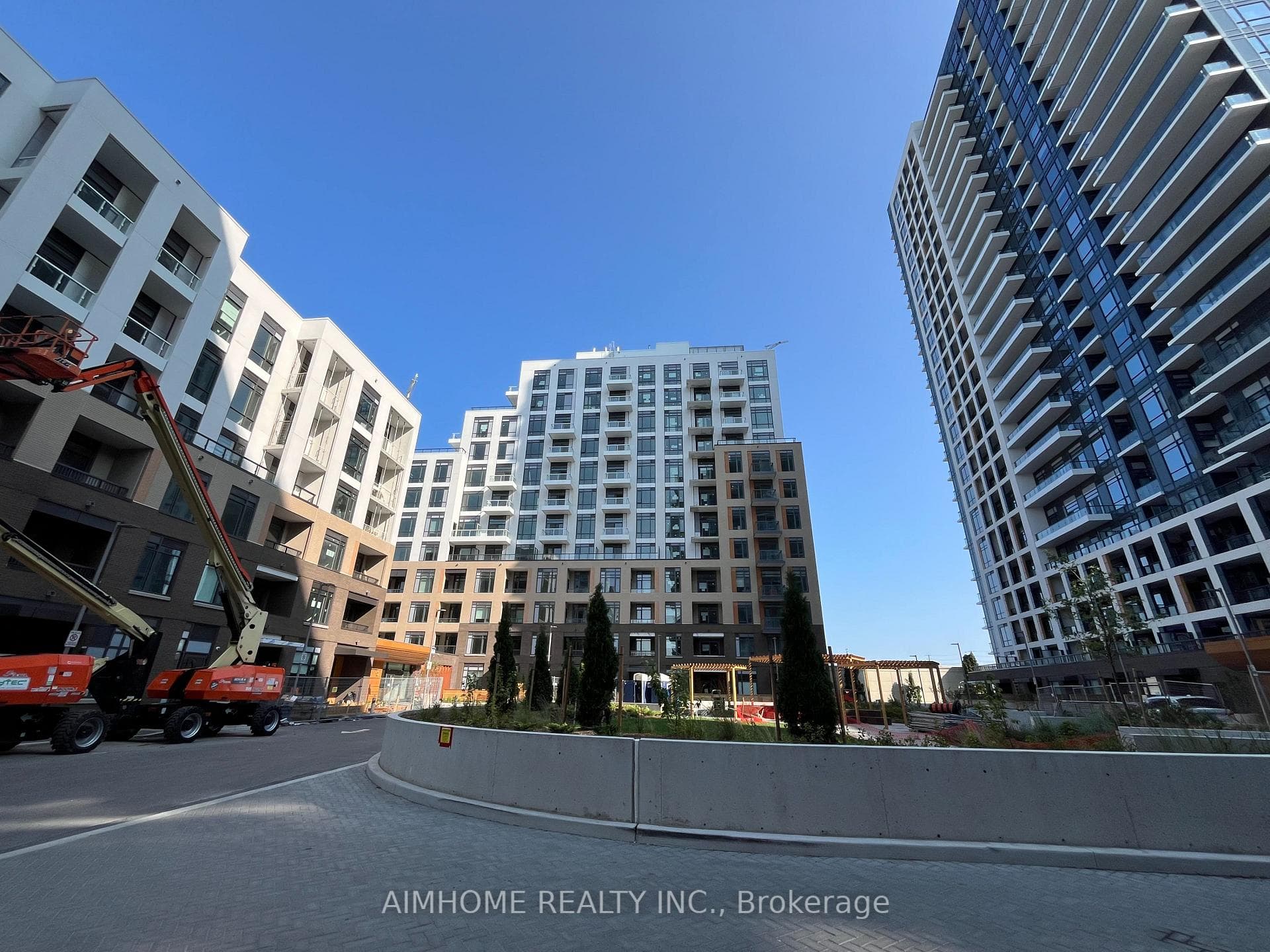 8 Beverley Glen Boulevard Unit 702 photo 1