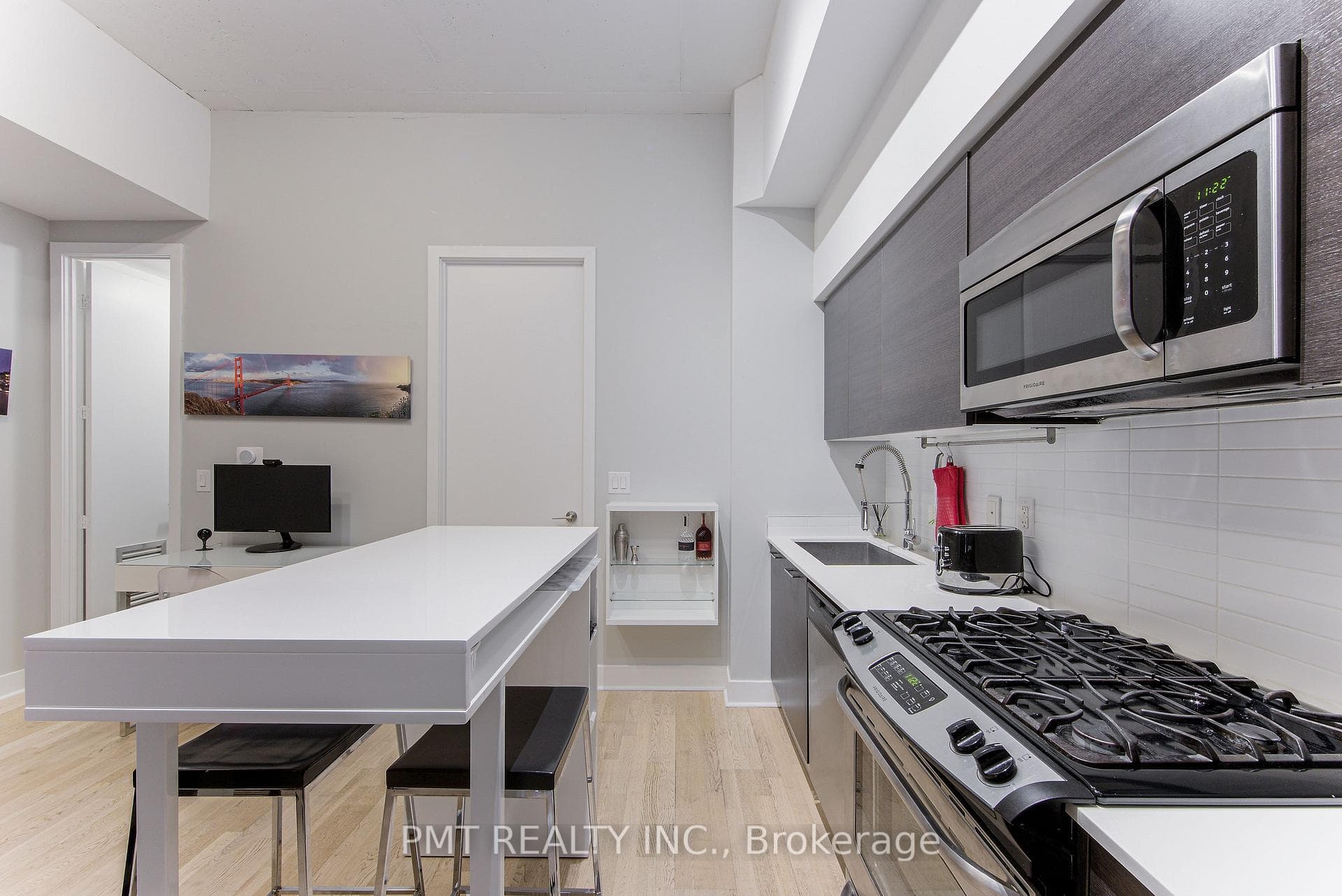 399 Adelaide Street Unit 105 photo 6