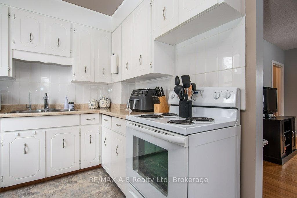 54 Glastonbury Drive photo 23