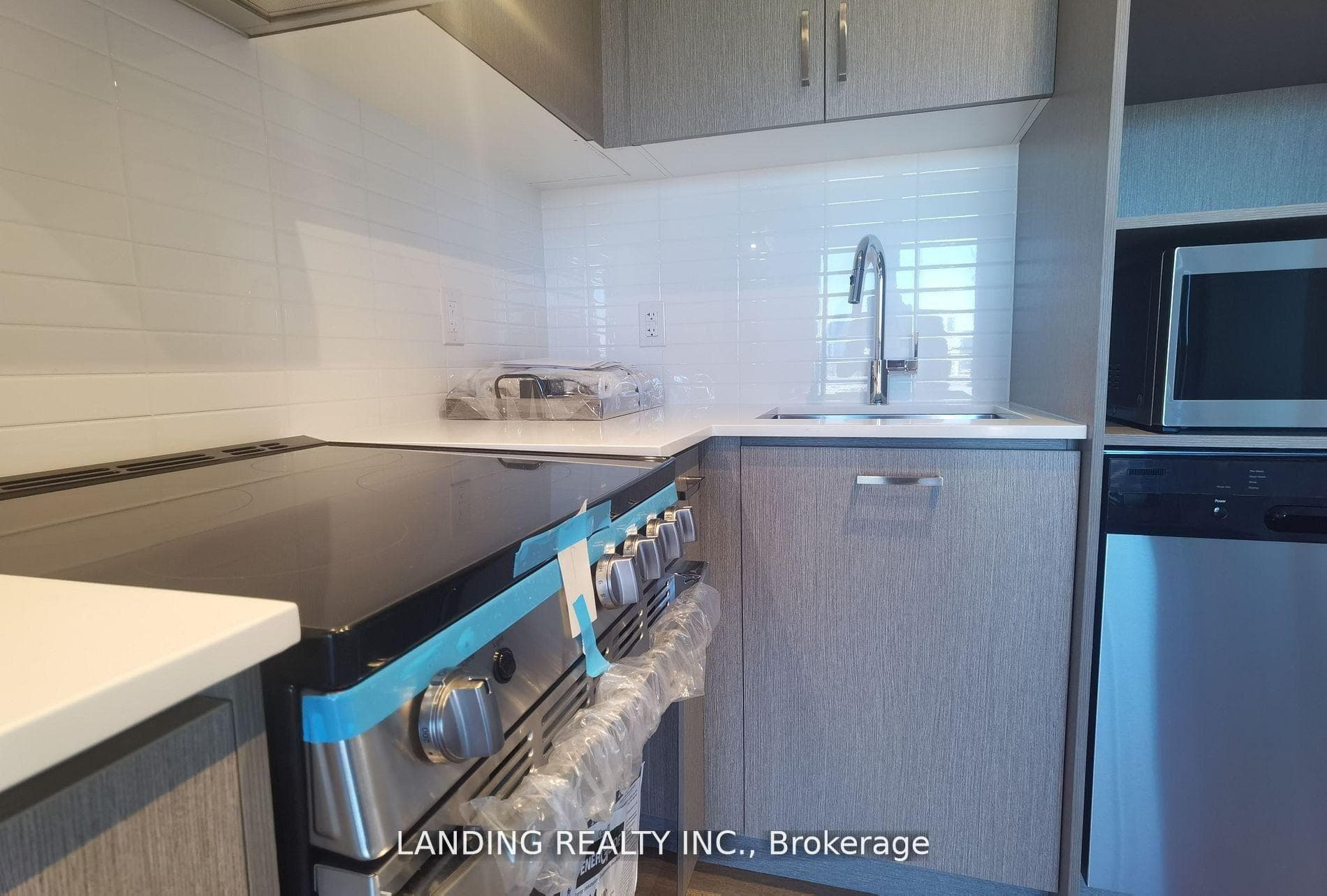 219 Dundas Street Unit 2112 photo 9