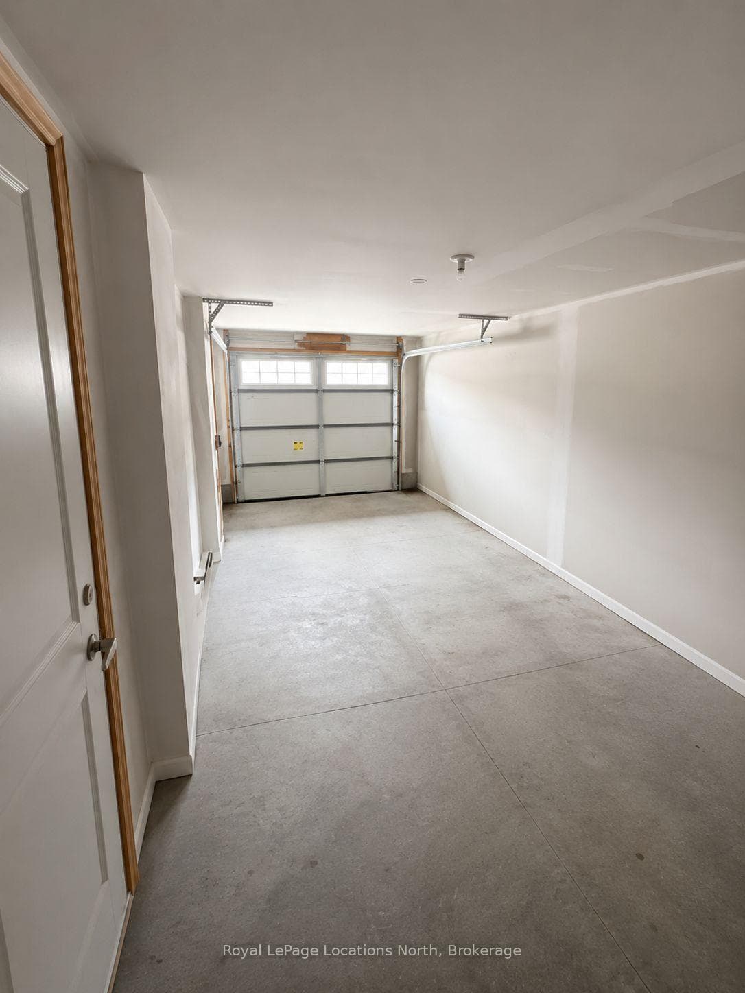 Garage with inside entry