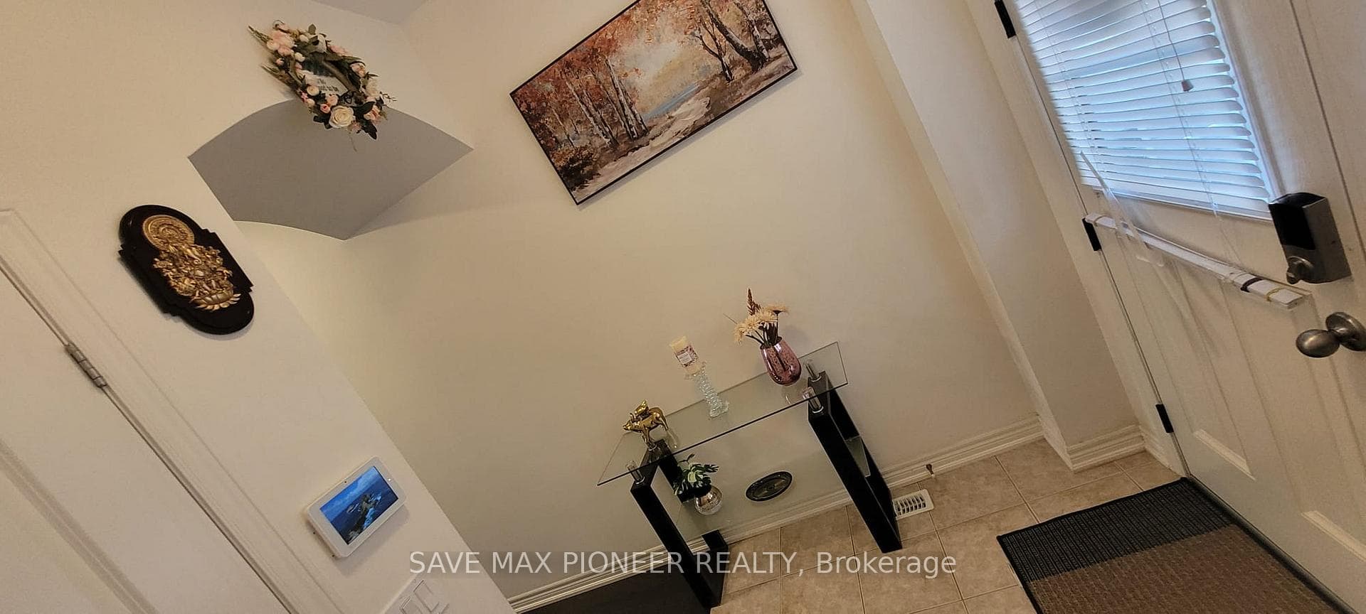 11 Ivor Crescent photo 2