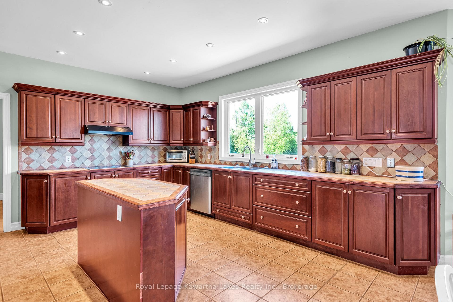 Family Sized Kitchen