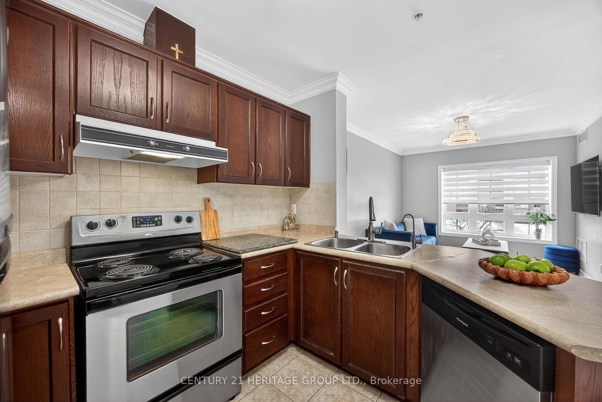 112 Simcoe Road Unit 214 photo 12