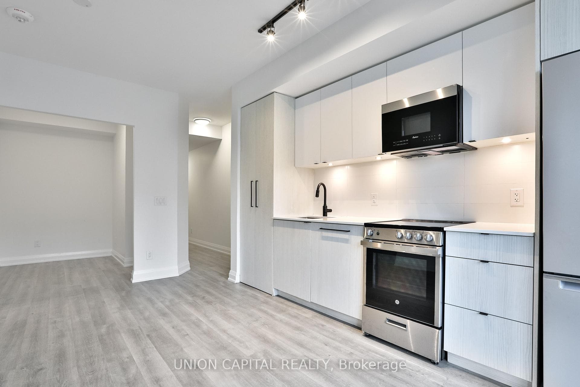 2369 Danforth Avenue Unit 319 photo 7