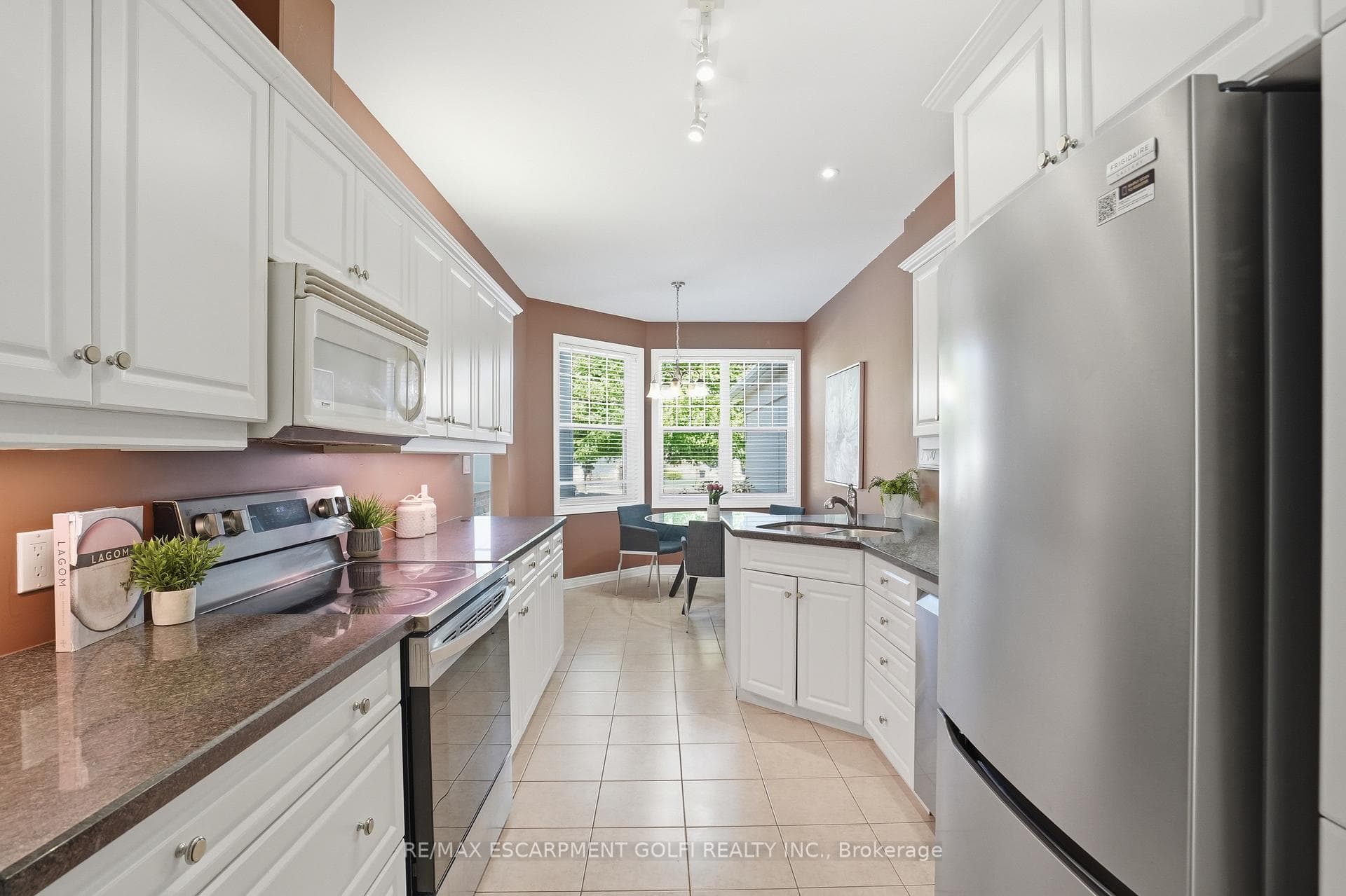 58 Glendale Avenue Unit 12 photo 9