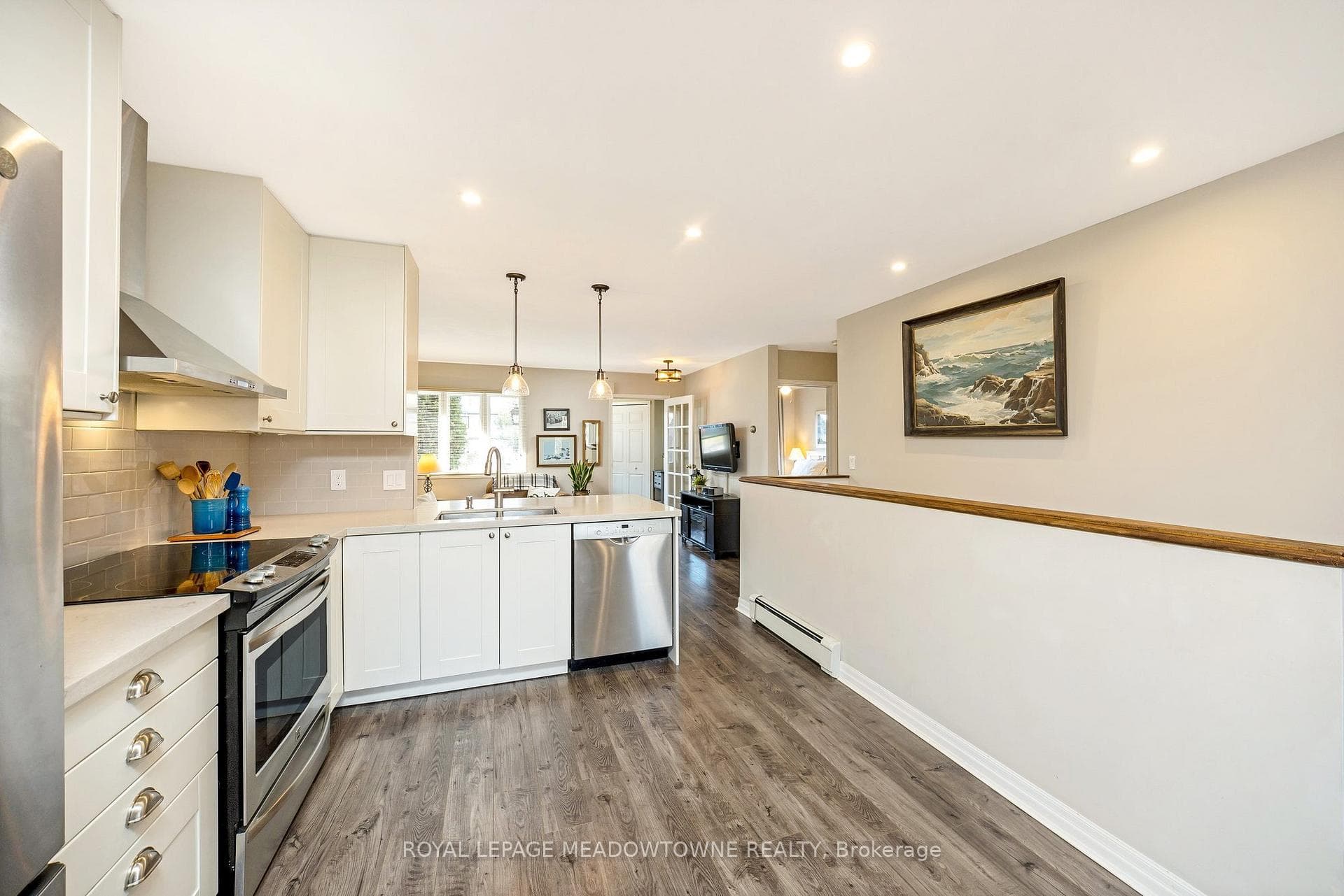 1043 Cawthra Road photo 16