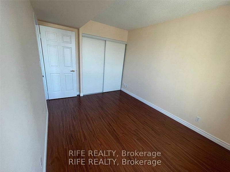 1 Lee centre Drive Unit 2202 photo 11