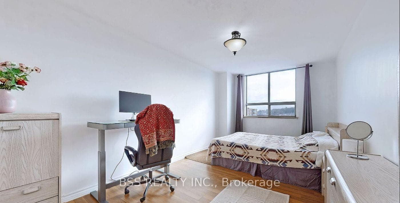 180 Markham Road Unit 718 photo 5