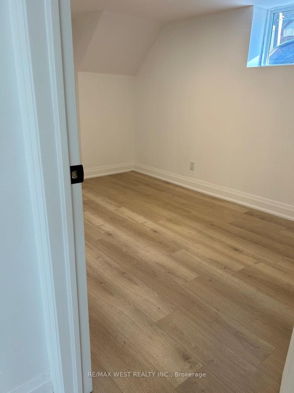 221 Penn Avenue photo 3